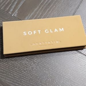 Anastasia Beverly Hills Soft Glam